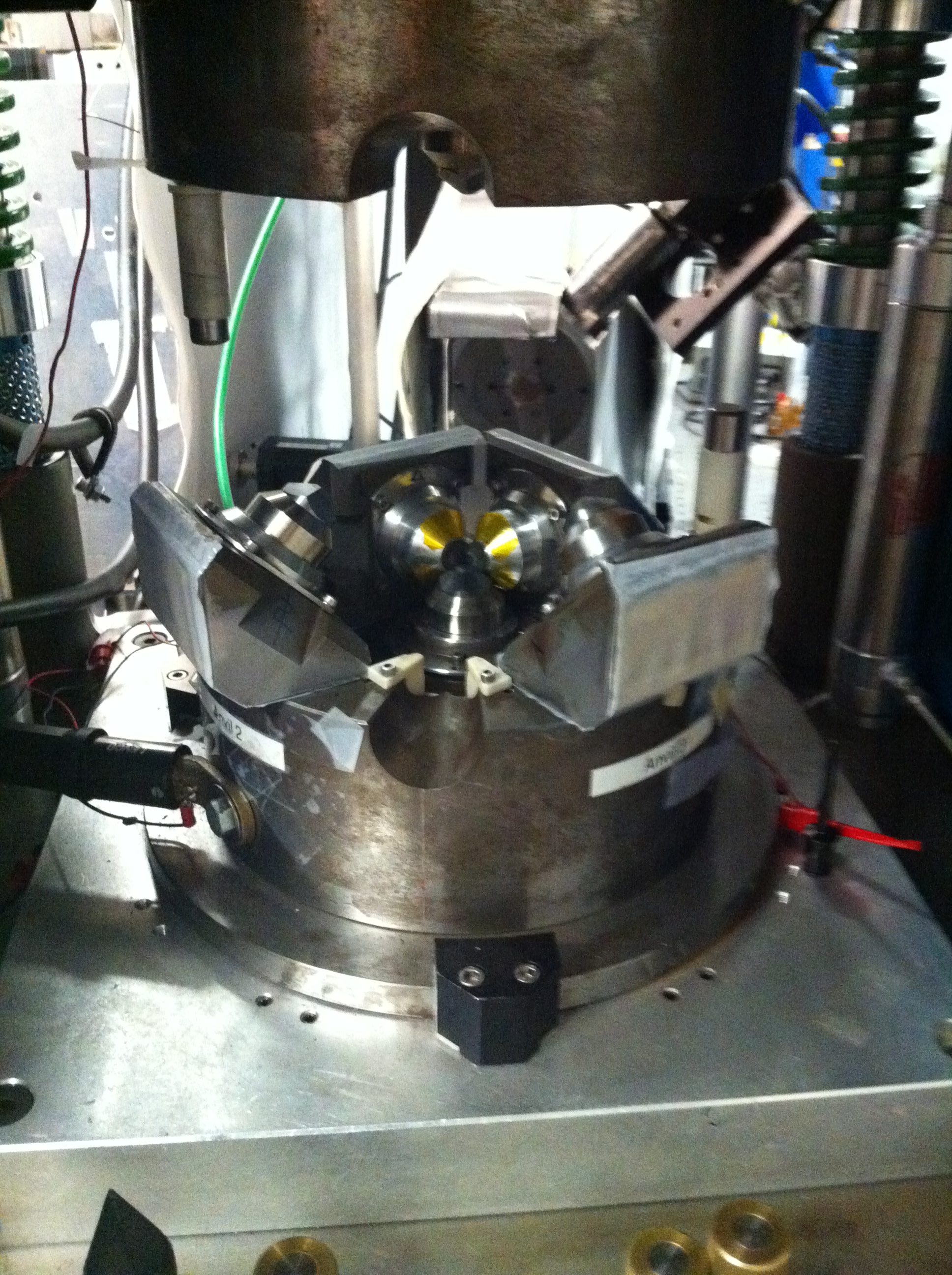 NSLS cubic press 2014
